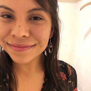 Meet your Posher, Elena